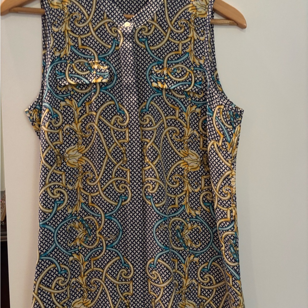 J. McLaughlin Elegant Sleeveless Silk
Top with Blue and Yellow Design